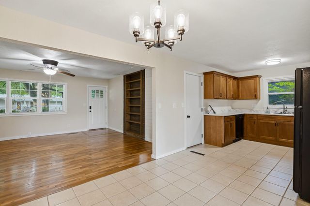 2308 S Delaware Avenue, Springfield, MO 65804
