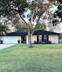 1457 Camellia Drive, Sweeny, TX 77480