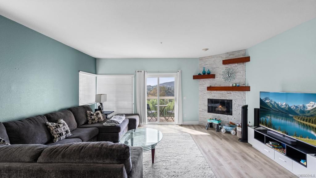 16424 Avenida Venusto C, San Diego, CA 92128 — exterior