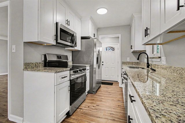 36891 Thinbark Street, Wayne, MI 48184