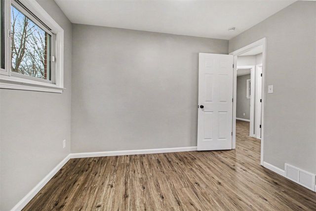 36891 Thinbark Street, Wayne, MI 48184