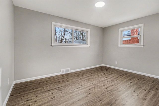 36891 Thinbark Street, Wayne, MI 48184