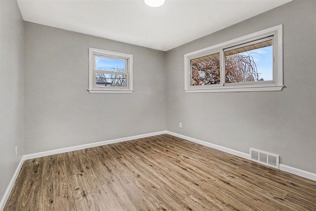 36891 Thinbark Street, Wayne, MI 48184