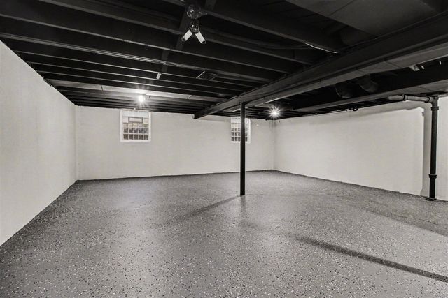 36891 Thinbark Street, Wayne, MI 48184