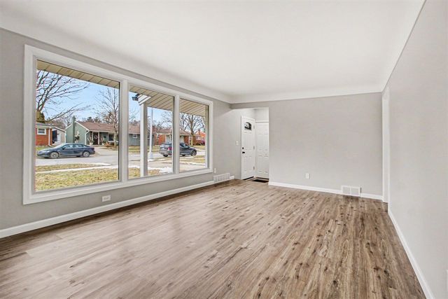 36891 Thinbark Street, Wayne, MI 48184