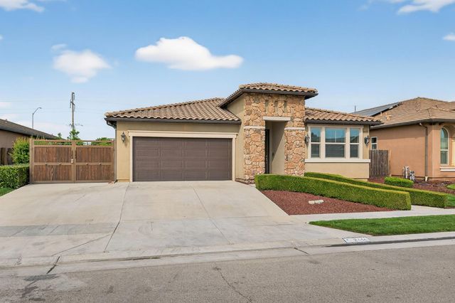 2446 S Claremont, Fresno, CA 93727