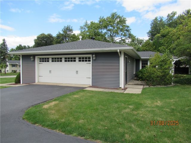 9 Jefferson Avenue, Leroy, NY 14482