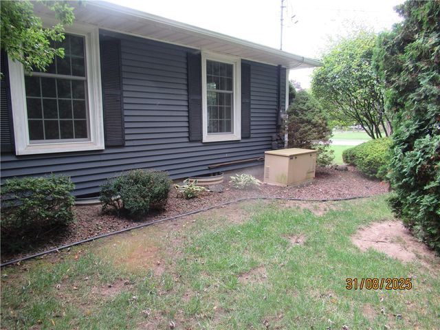 9 Jefferson Avenue, Leroy, NY 14482