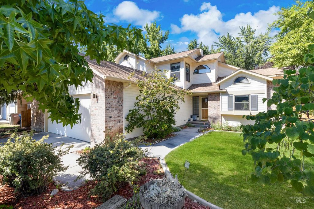 4770 N Johns Landing Way, Boise, ID 83703