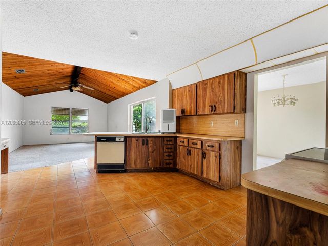 2862 SW 13th Ct, Deerfield Beach, FL 33442