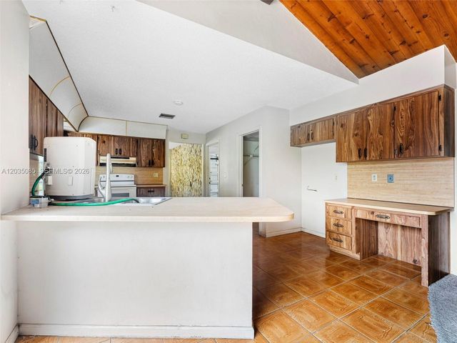 2862 SW 13th Ct, Deerfield Beach, FL 33442