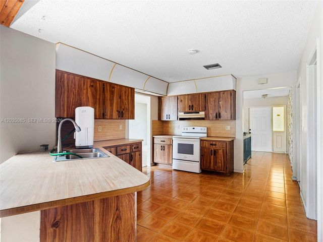 2862 SW 13th Ct, Deerfield Beach, FL 33442