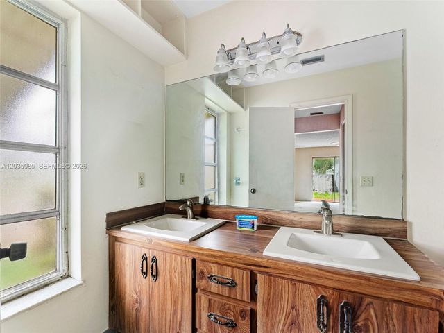 2862 SW 13th Ct, Deerfield Beach, FL 33442