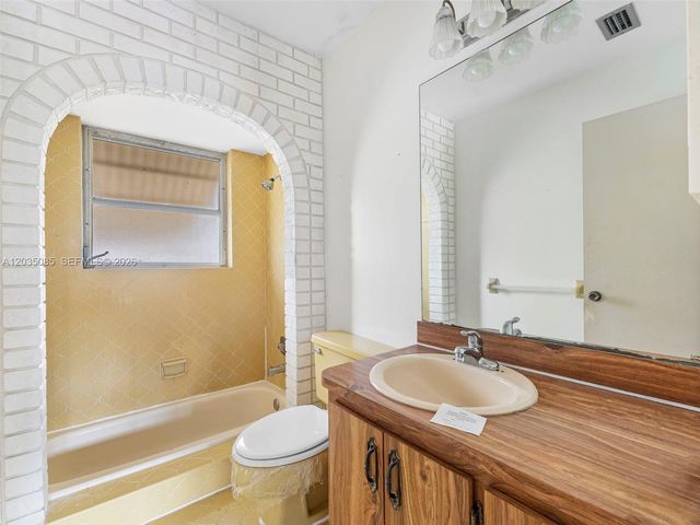 2862 SW 13th Ct, Deerfield Beach, FL 33442