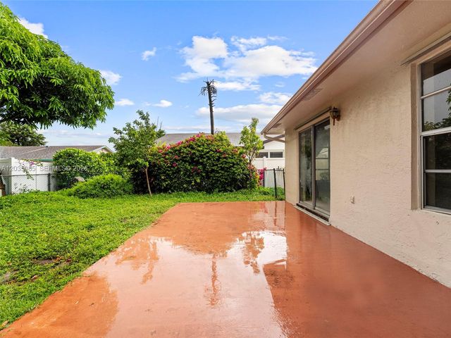 2862 SW 13th Ct, Deerfield Beach, FL 33442