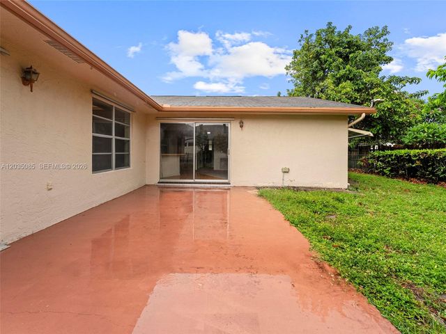 2862 SW 13th Ct, Deerfield Beach, FL 33442