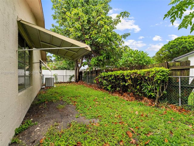 2862 SW 13th Ct, Deerfield Beach, FL 33442