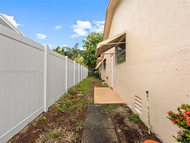 2862 SW 13th Ct, Deerfield Beach, FL 33442