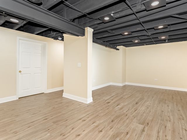 2494 Stoughton Circle, Aurora, IL 60502