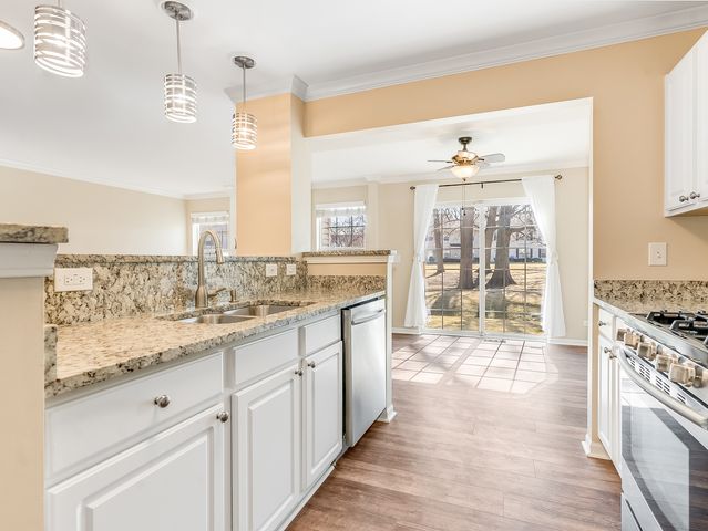 2494 Stoughton Circle, Aurora, IL 60502