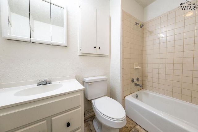 503 N GRAHAM STREET, Henrietta, TX 76365