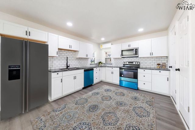 503 N GRAHAM STREET, Henrietta, TX 76365