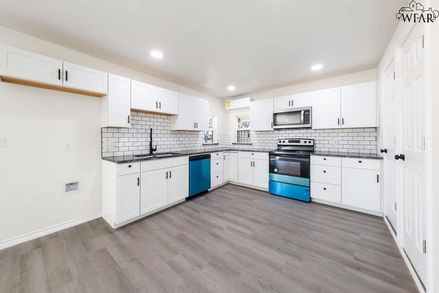 503 N GRAHAM STREET, Henrietta, TX 76365