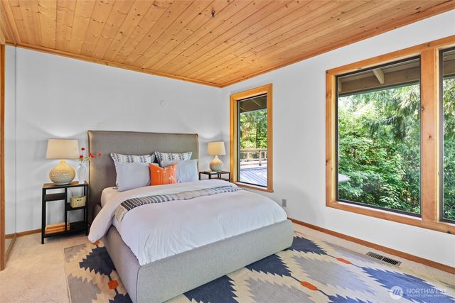 18503 SE 64th Way, Issaquah, WA 98027