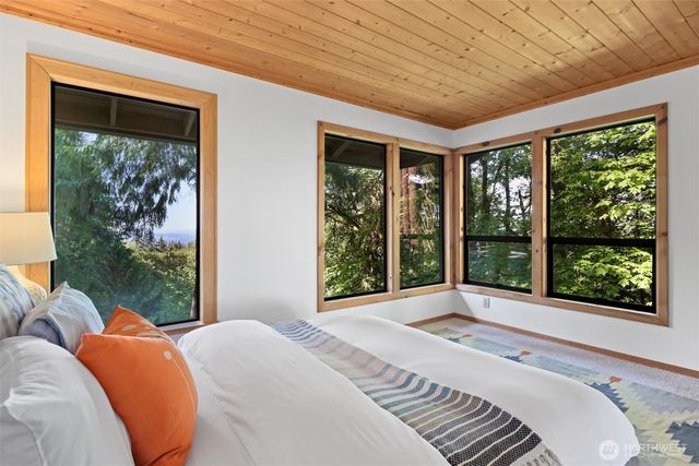 18503 SE 64th Way, Issaquah, WA 98027