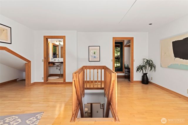 18503 SE 64th Way, Issaquah, WA 98027