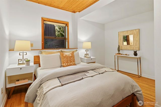 18503 SE 64th Way, Issaquah, WA 98027