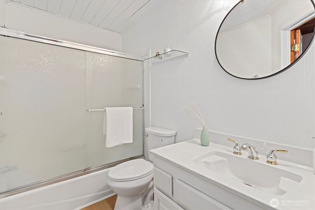 18503 SE 64th Way, Issaquah, WA 98027