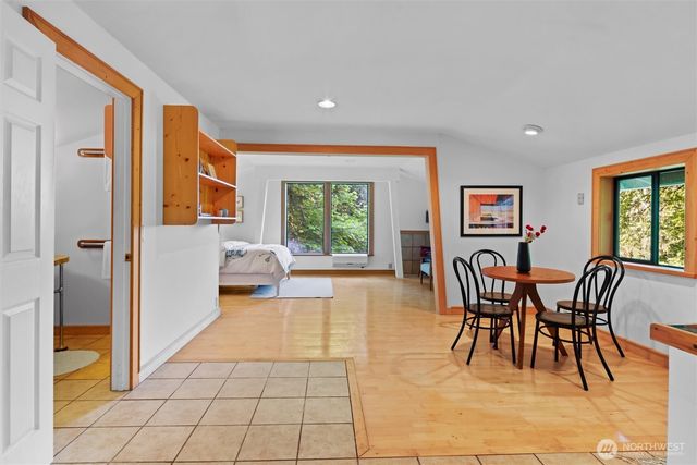 18503 SE 64th Way, Issaquah, WA 98027