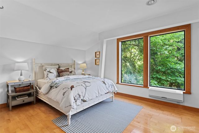 18503 SE 64th Way, Issaquah, WA 98027
