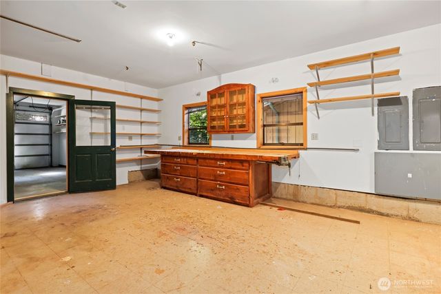 18503 SE 64th Way, Issaquah, WA 98027