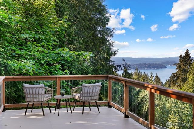 18503 SE 64th Way, Issaquah, WA 98027