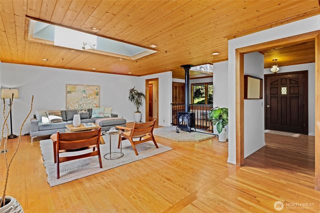 18503 SE 64th Way, Issaquah, WA 98027