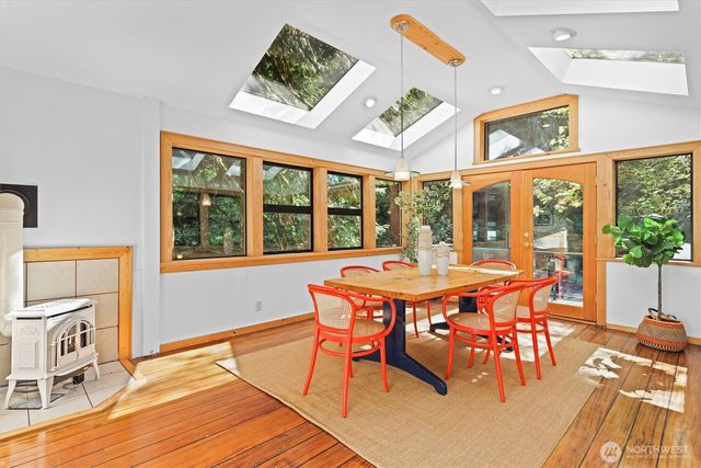18503 SE 64th Way, Issaquah, WA 98027