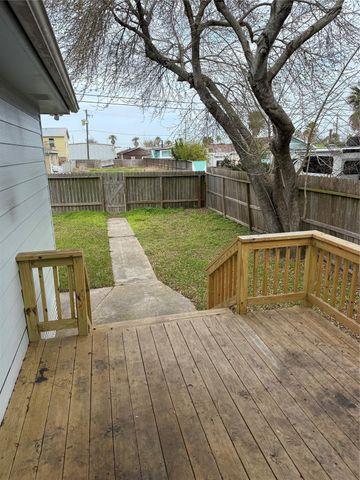 4910 Alamo Drive, Galveston, TX 77551