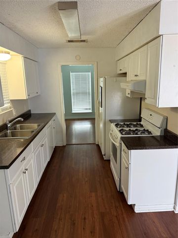 4910 Alamo Drive, Galveston, TX 77551