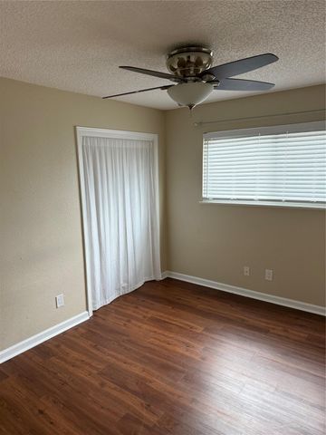 4910 Alamo Drive, Galveston, TX 77551