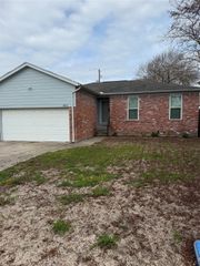 4910 Alamo Drive, Galveston, TX 77551