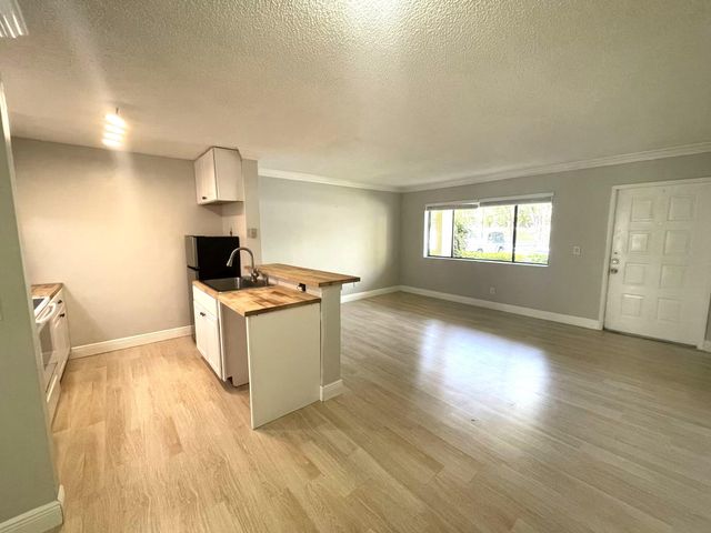 1811 Meadows Circle W, Boynton Beach, FL 33436