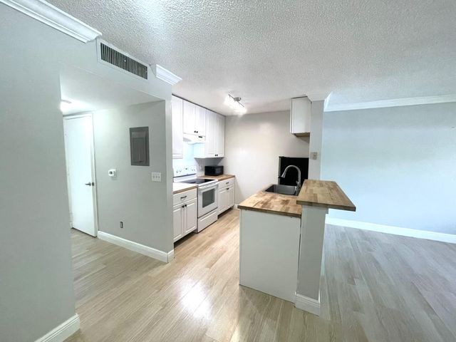 1811 Meadows Circle W, Boynton Beach, FL 33436