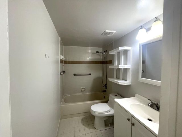 1811 Meadows Circle W, Boynton Beach, FL 33436