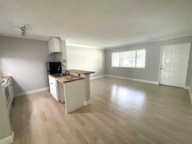 1811 Meadows Circle W, Boynton Beach, FL 33436
