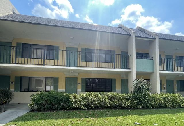 1811 Meadows Circle W, Boynton Beach, FL 33436