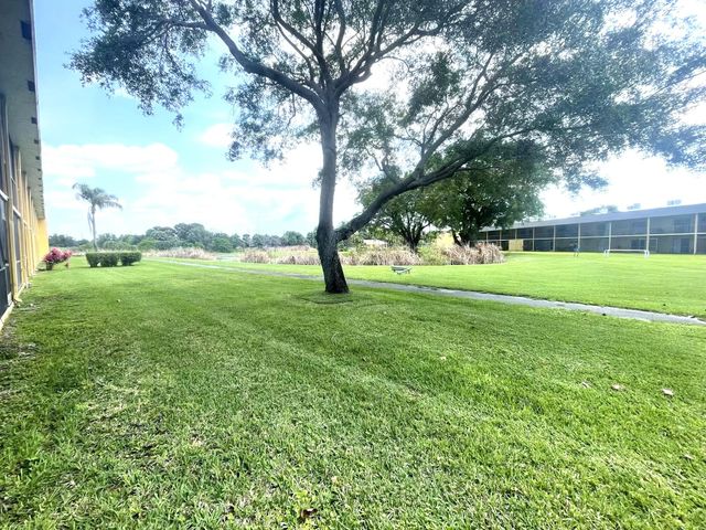 1811 Meadows Circle W, Boynton Beach, FL 33436