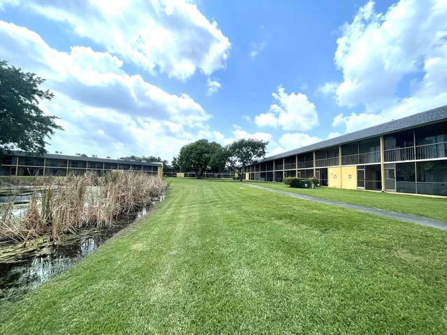 1811 Meadows Circle W, Boynton Beach, FL 33436