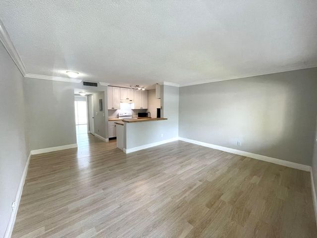 1811 Meadows Circle W, Boynton Beach, FL 33436
